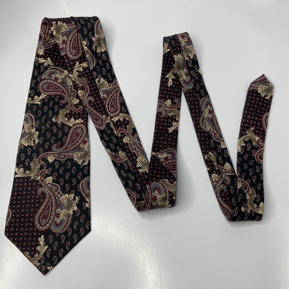 Yonkers‎ paisley tie